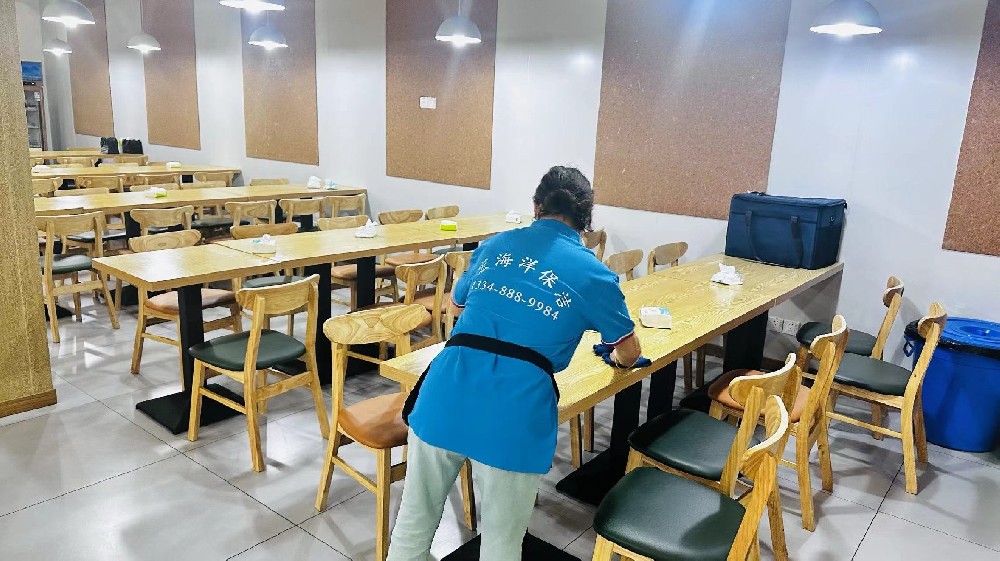 提升小區(qū)整體衛(wèi)生環(huán)境的方法和建議？