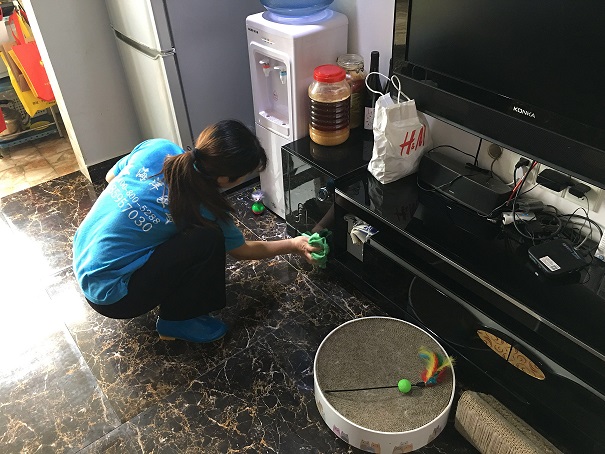如何消除浴室異味。